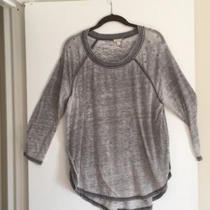 Three quarter length lightweight top